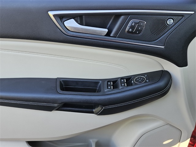 2021 Ford Edge Titanium photo 30