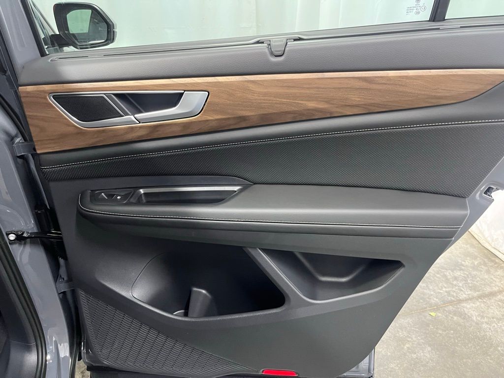 2025 Volkswagen Atlas SE Technology photo 22