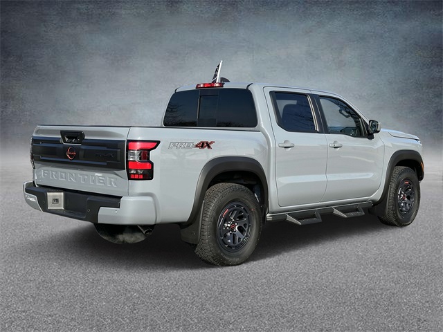 2025 Nissan Frontier PRO-4X photo 2