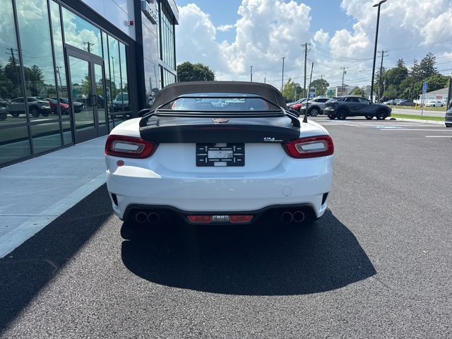 2017 Fiat 124 Spider Abarth photo 4