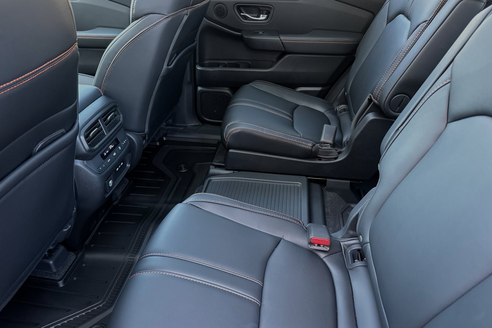 2025 Honda Pilot TrailSport photo 6