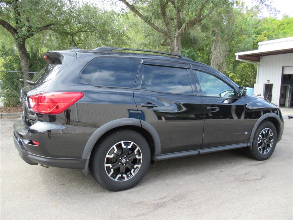 2020 Nissan Pathfinder SV photo 2