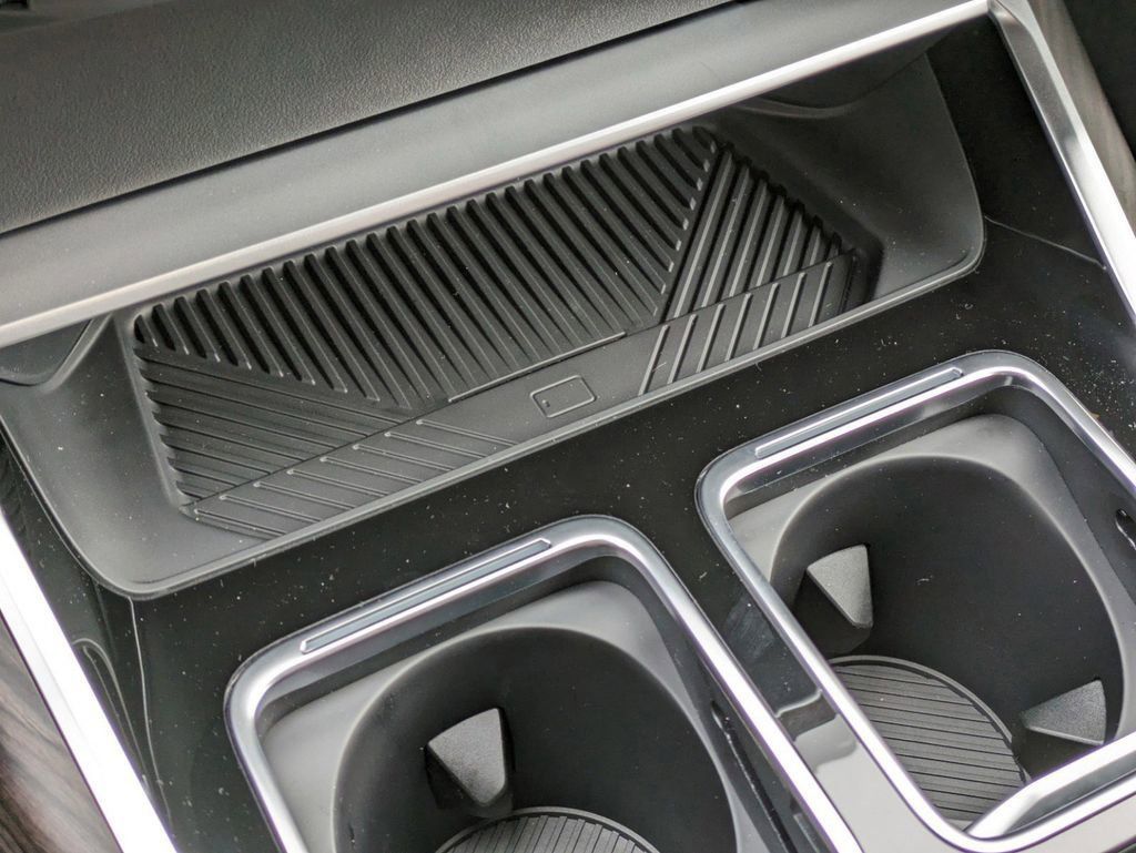 New 2024 Mineral White Metallic BMW xDrive60 image 26