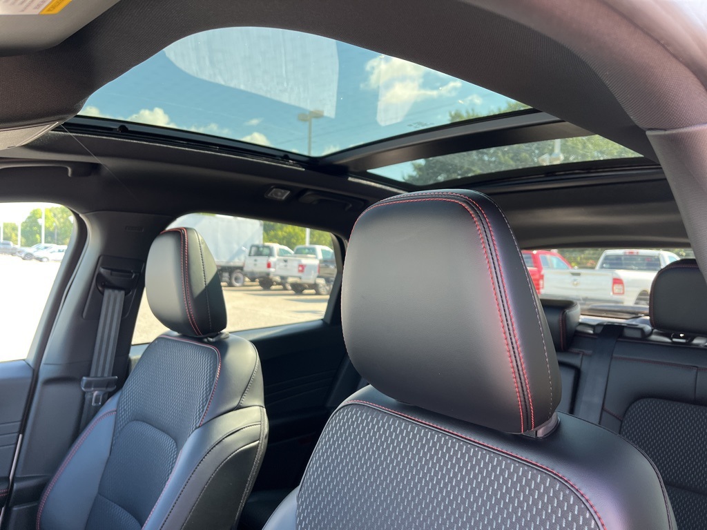 2025 Ford Escape ST-Line photo 18