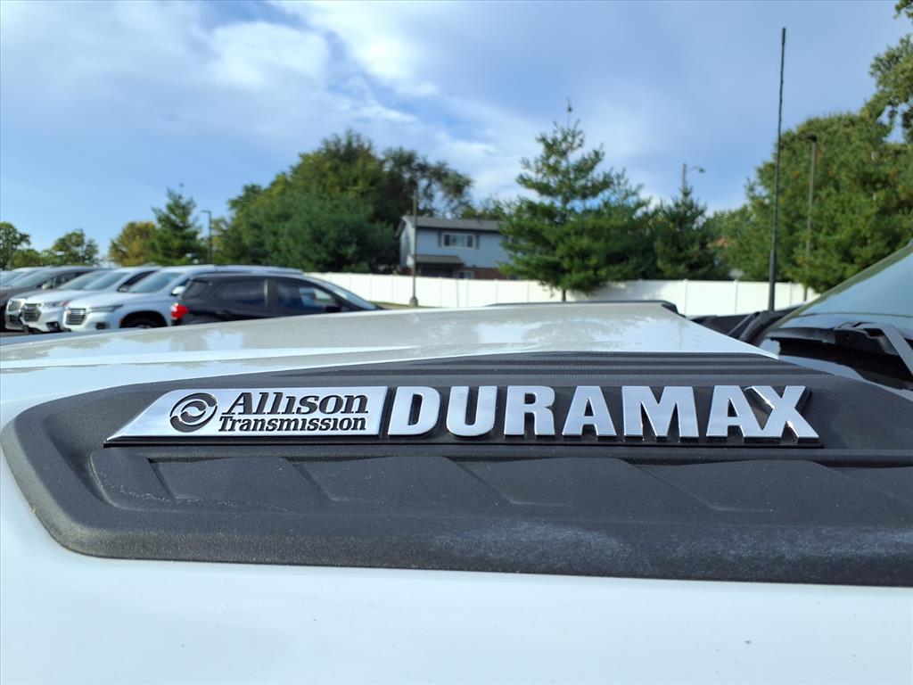 2024 Chevrolet Silverado 3500HD LT photo 2