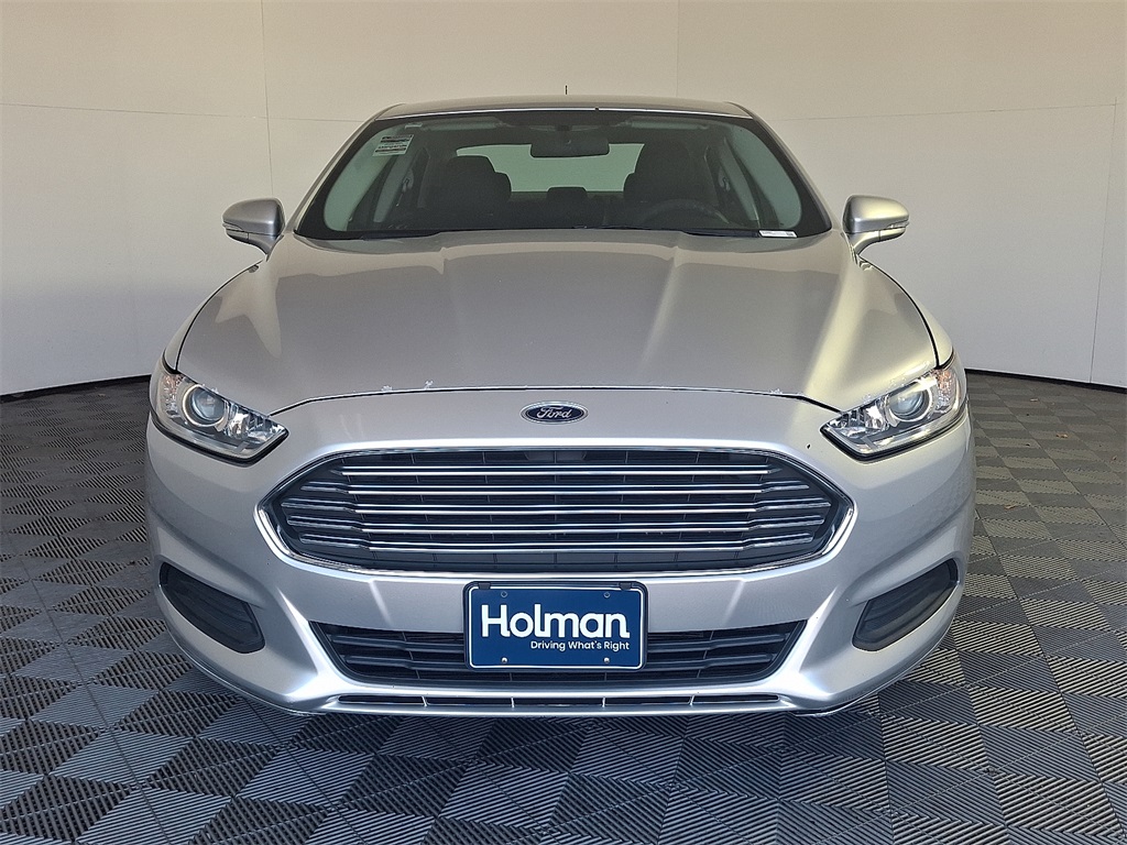 2015 Ford Fusion SE photo 2