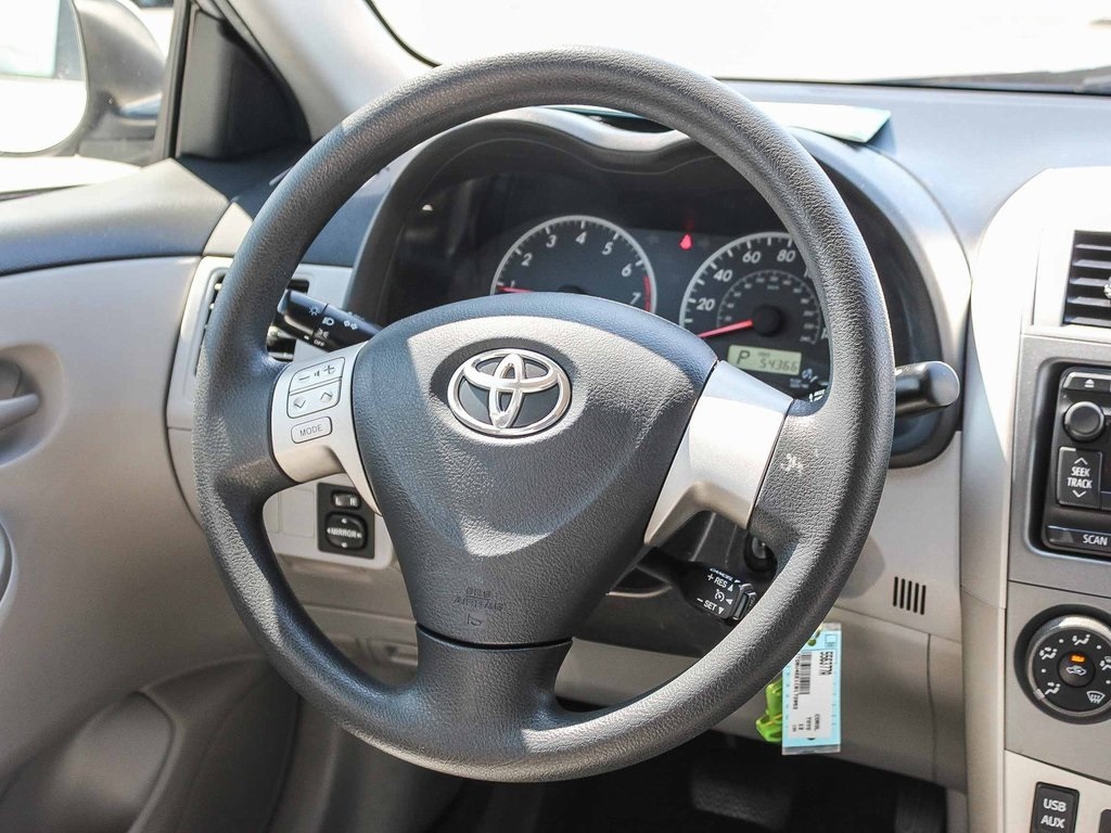 2012 Toyota Corolla LE photo 15