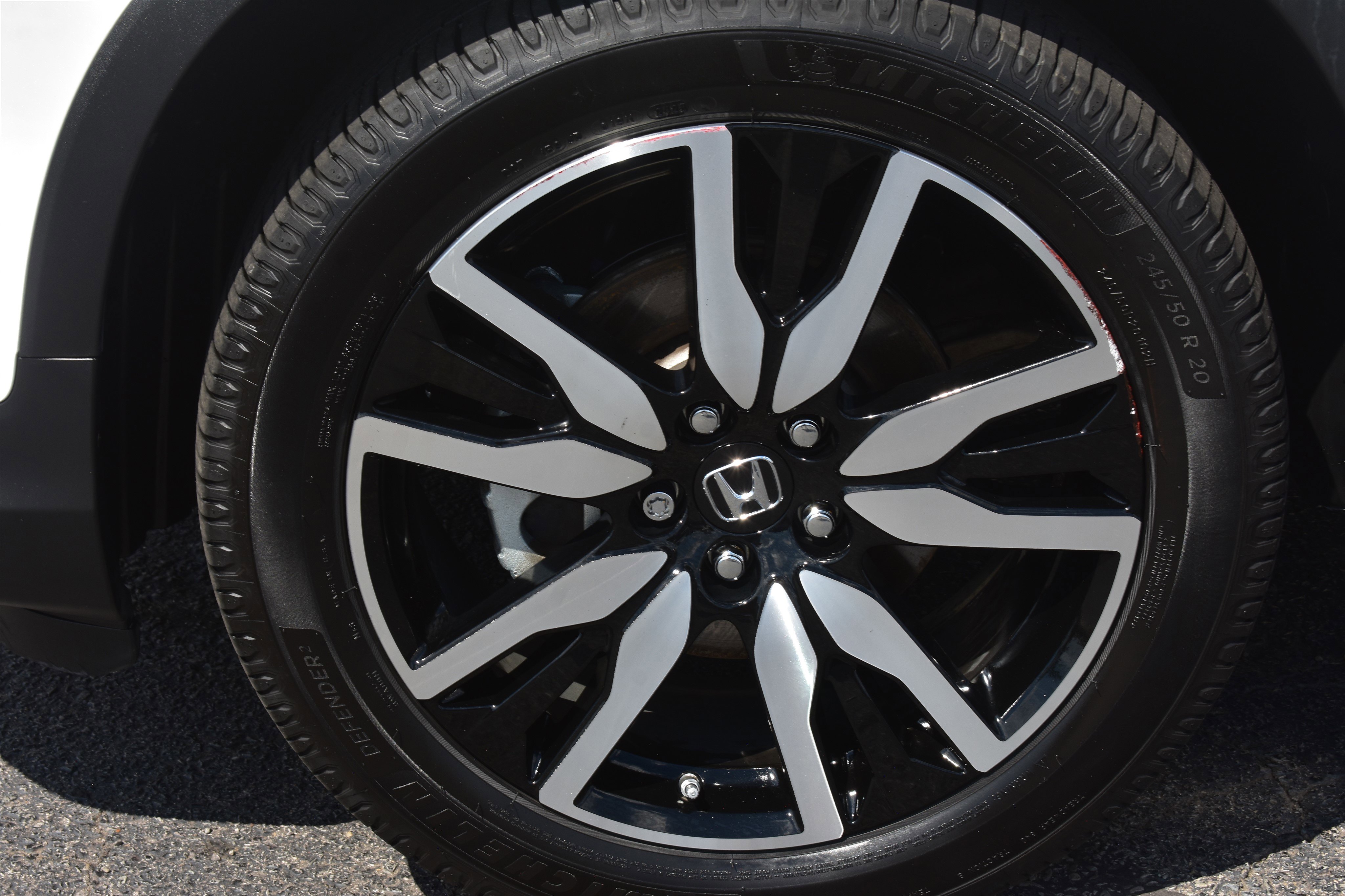 2021 Honda Pilot Touring photo 2