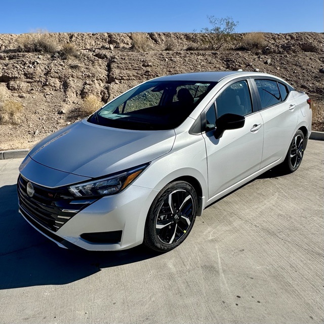 2025 Nissan Versa Sedan SR's photo