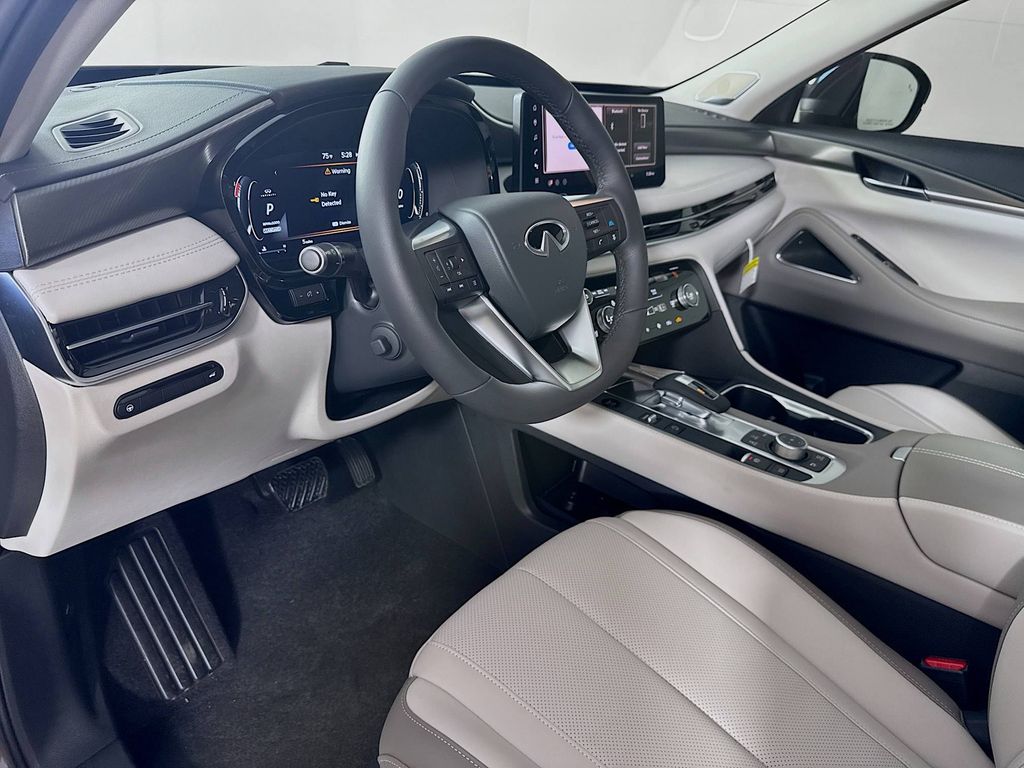 2026 Infiniti QX60 Luxe photo 9