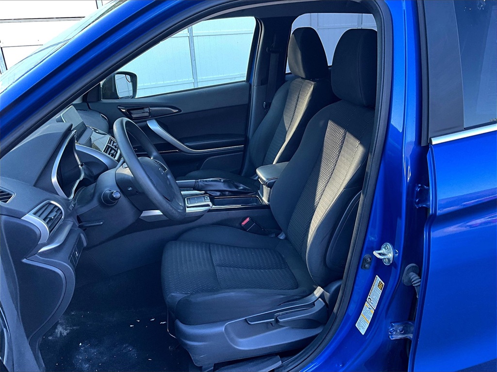 2020 Mitsubishi Eclipse Cross LE photo 10