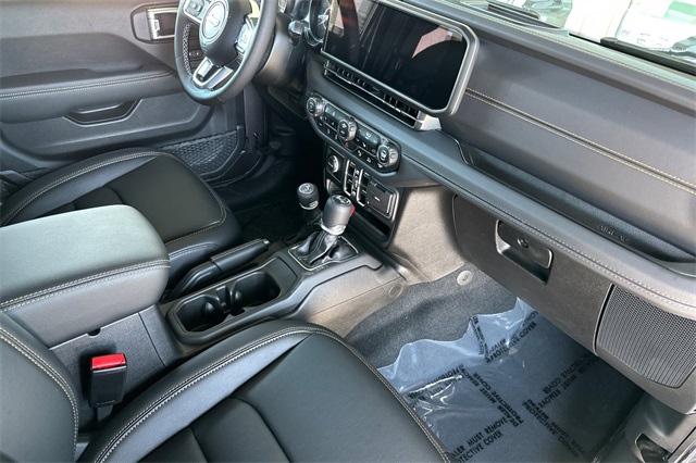2025 Jeep Wrangler Sahara photo 13