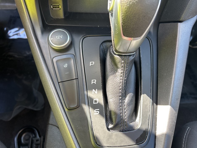 2017 Ford Focus SEL photo 18