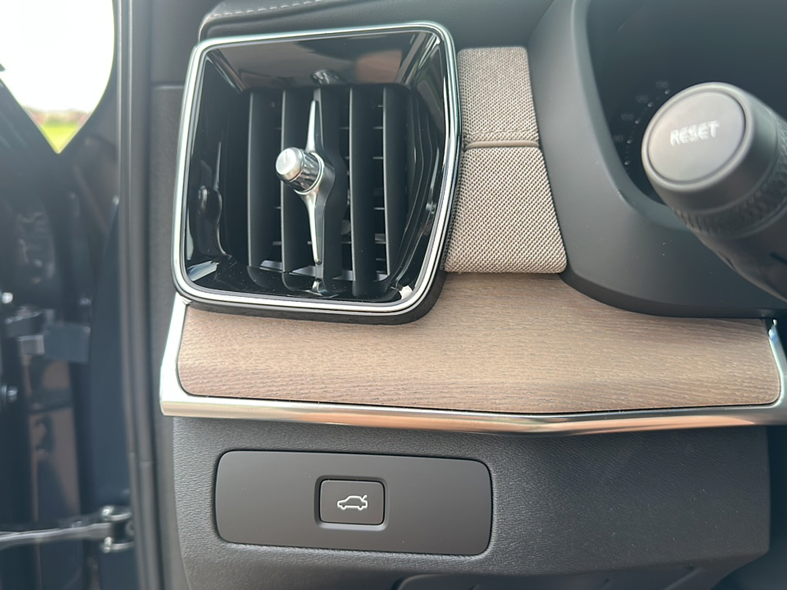 2026 Volvo XC90 AWD Plus photo 16