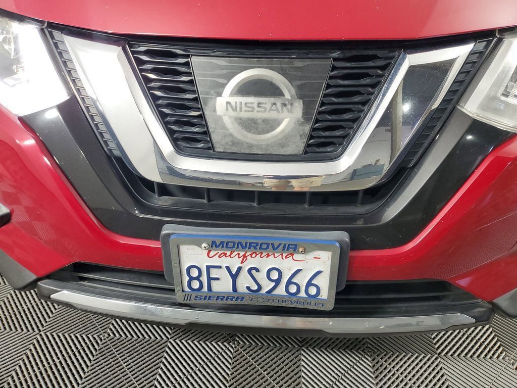 2017 Nissan Rogue SV photo 9