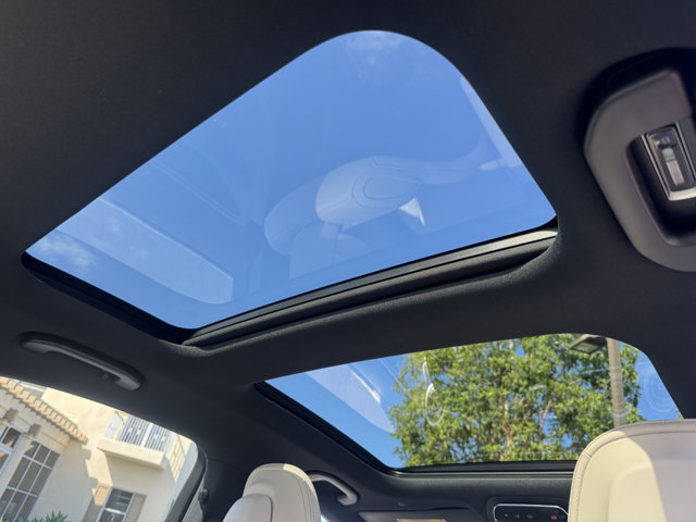 2025 Mercedes Benz C 300 photo 3