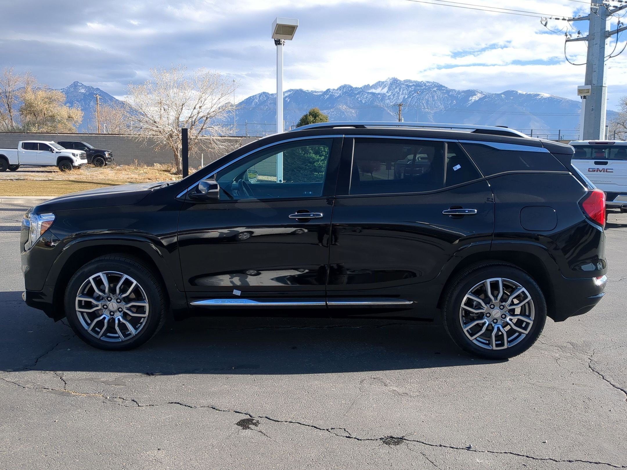 2023 Gmc Terrain Denali photo 2