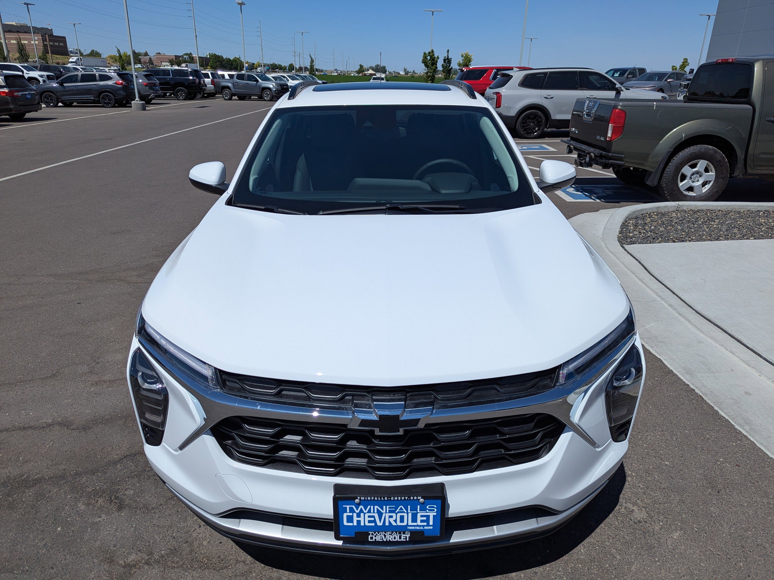 2025 Chevrolet Trax LT photo 4