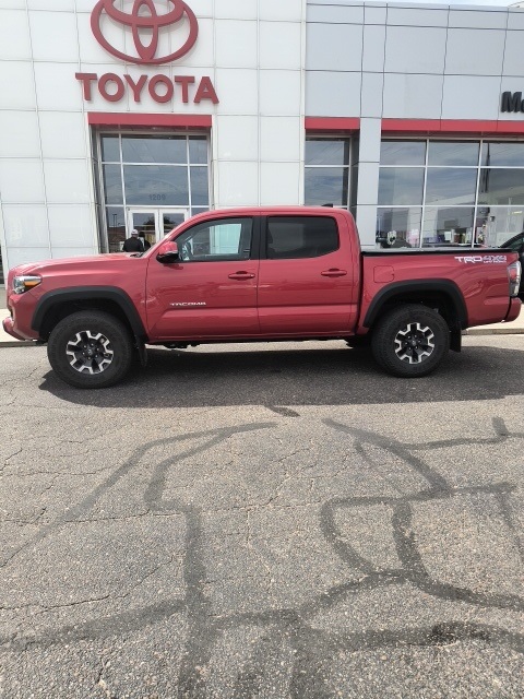 2023 Toyota Tacoma TRD Off-Road photo 2
