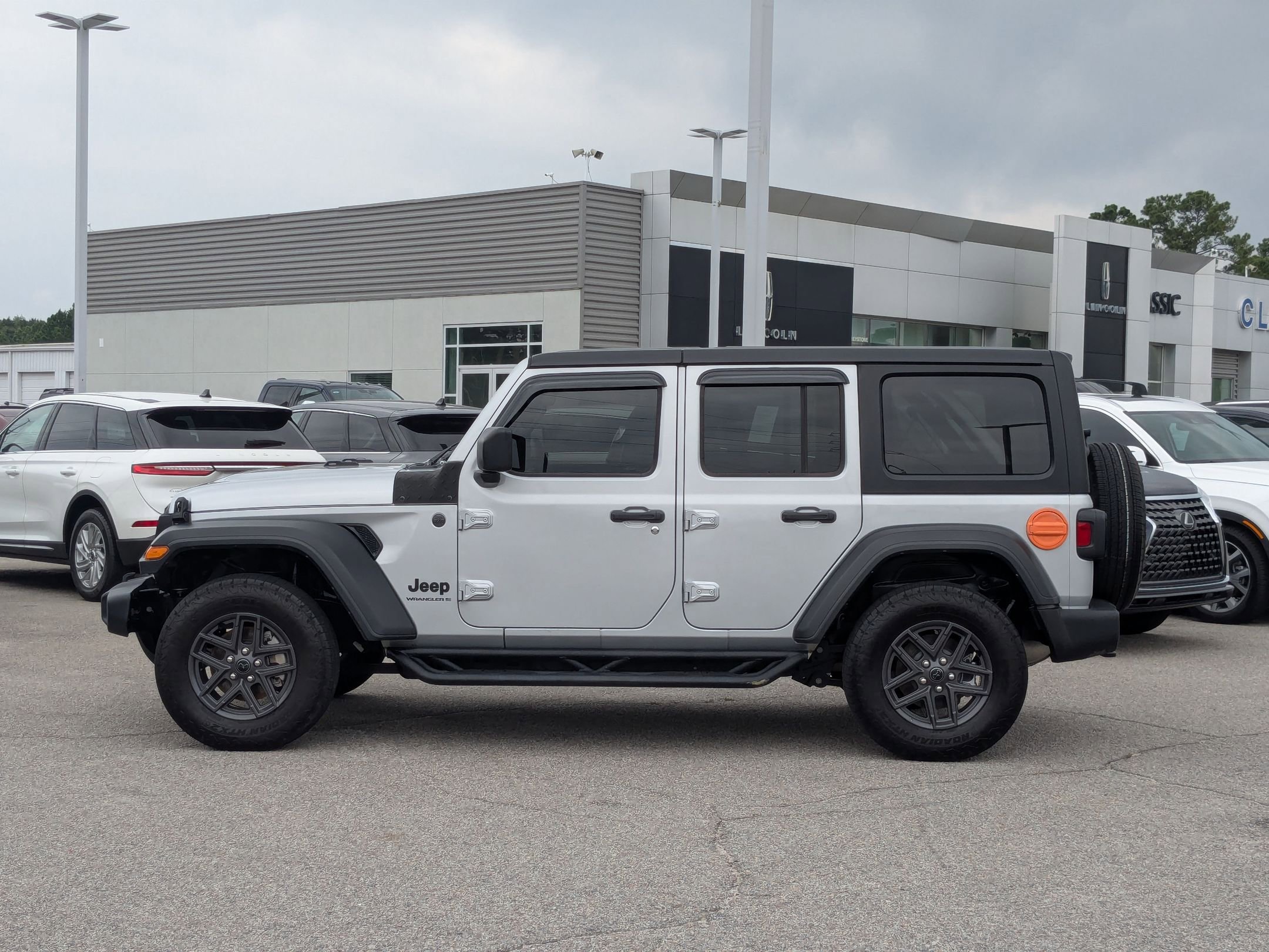 2024 Jeep Wrangler Sport S photo 6