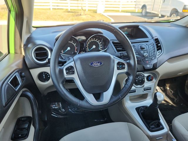 2014 Ford Fiesta SE photo 12