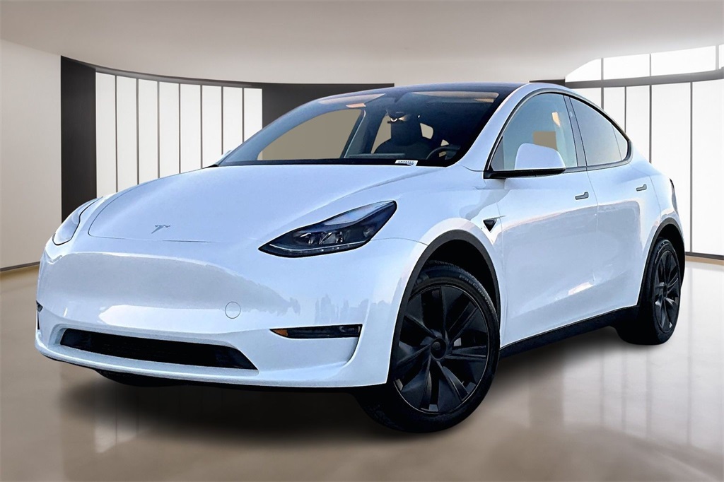 2025 Tesla Model Y Long Range's photo