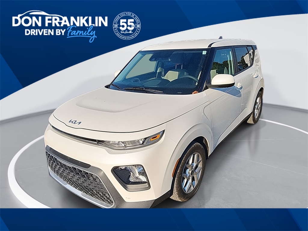 2022 Kia Soul LX's photo