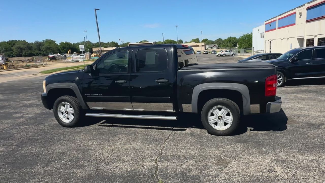 PreOwned 2007 Chevrolet Silverado 1LT CREW CAB 4WD Y829403 in Topeka