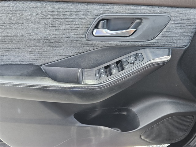 2023 Nissan Rogue SV photo 25