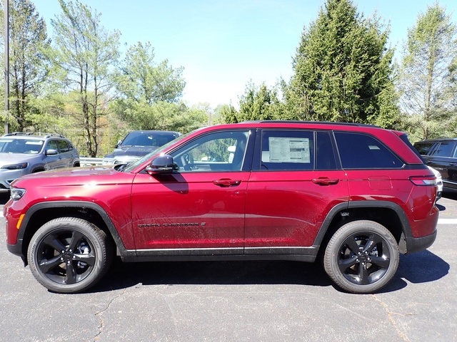 2025 Jeep Grand Cherokee Limited photo 2