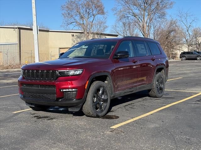 2025 Jeep Grand Cherokee Limited photo 2