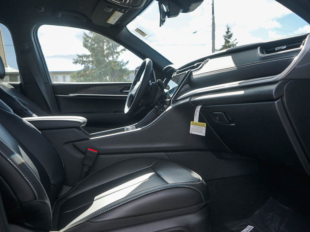 2025 Jeep Grand Cherokee Limited photo 4