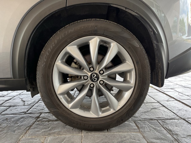 2022 Infiniti QX50 Essential photo 8