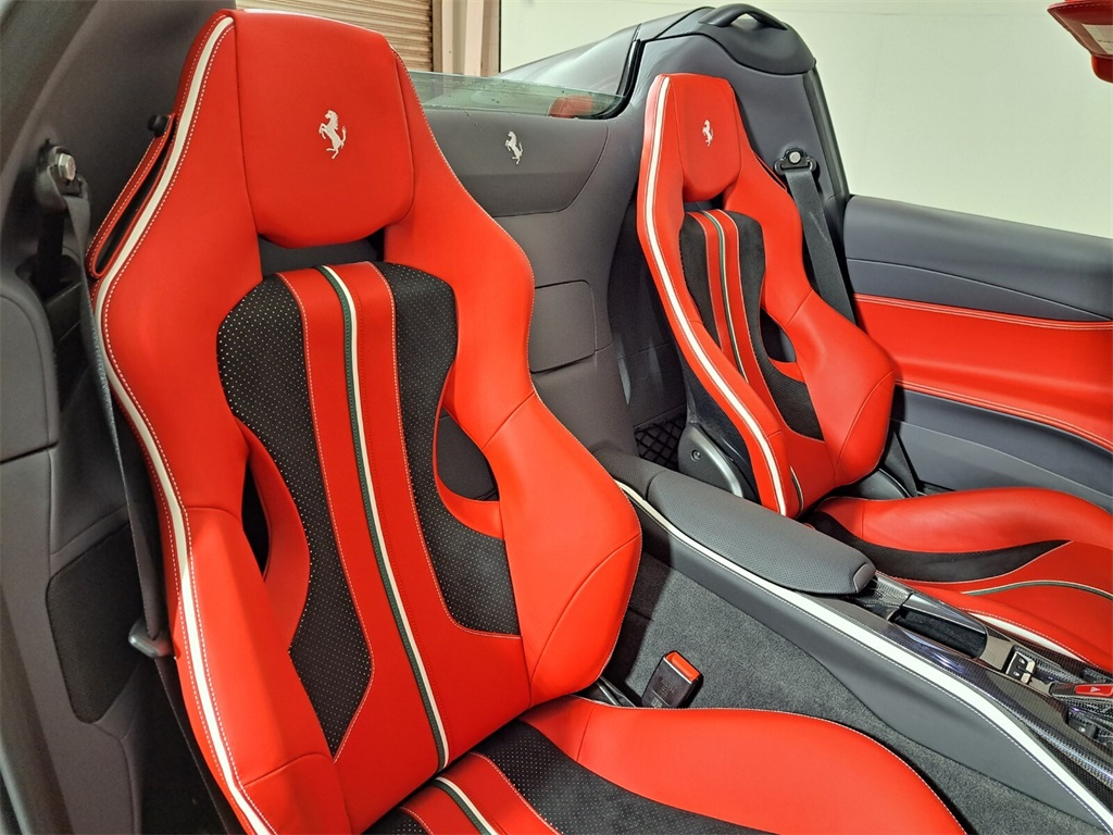 Certified Used 2022 Canna di Fucile Ferrari Base image 5