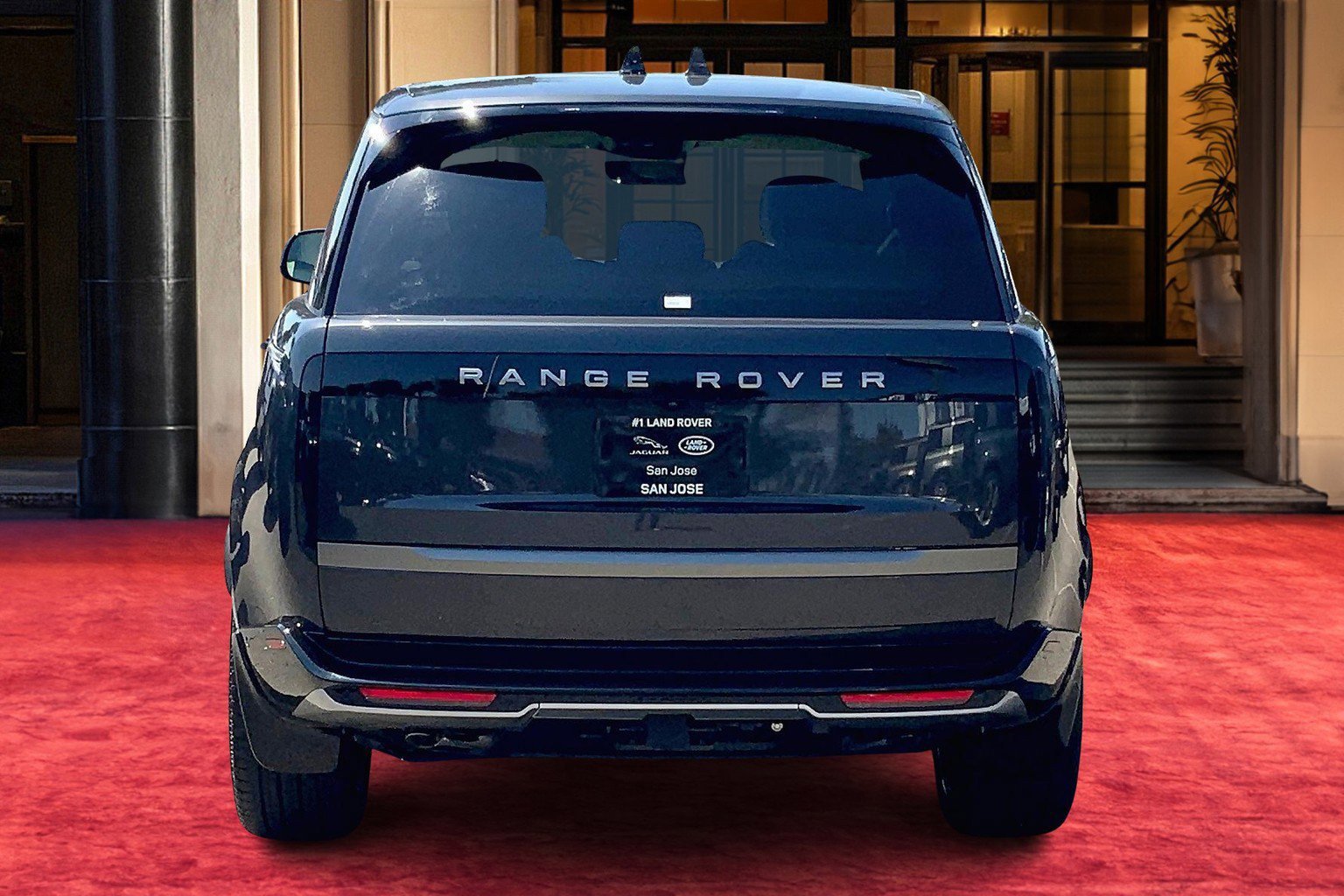2025 Land Rover Range Rover SE photo 4