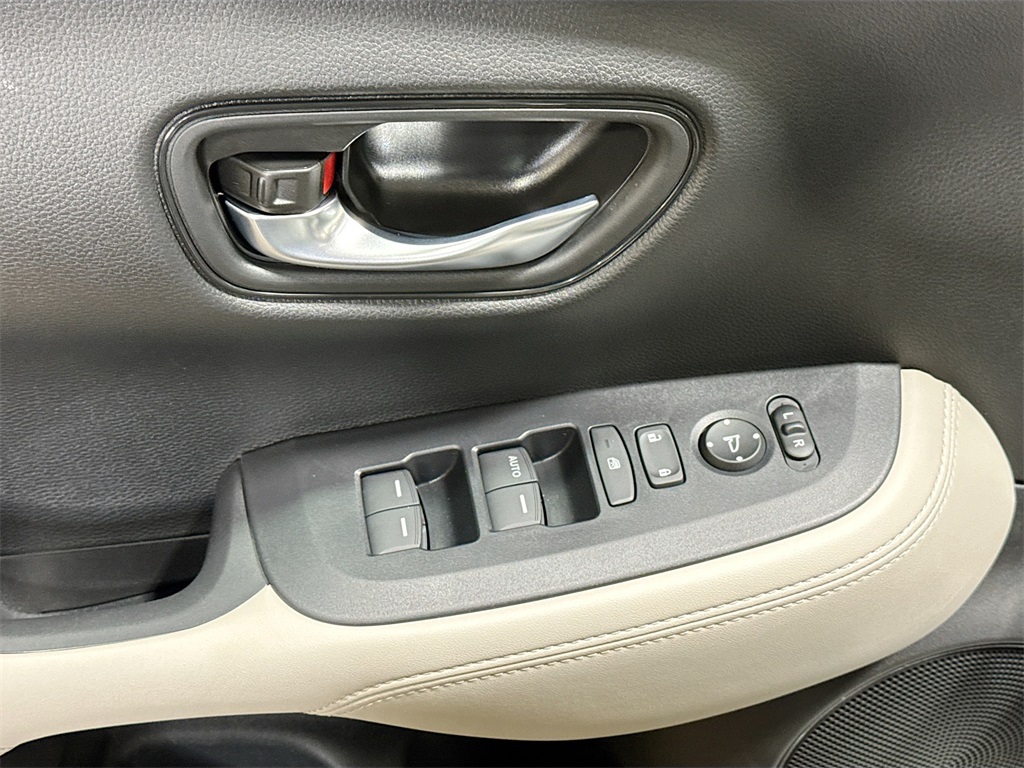 2025 Honda HR-V LX photo 15