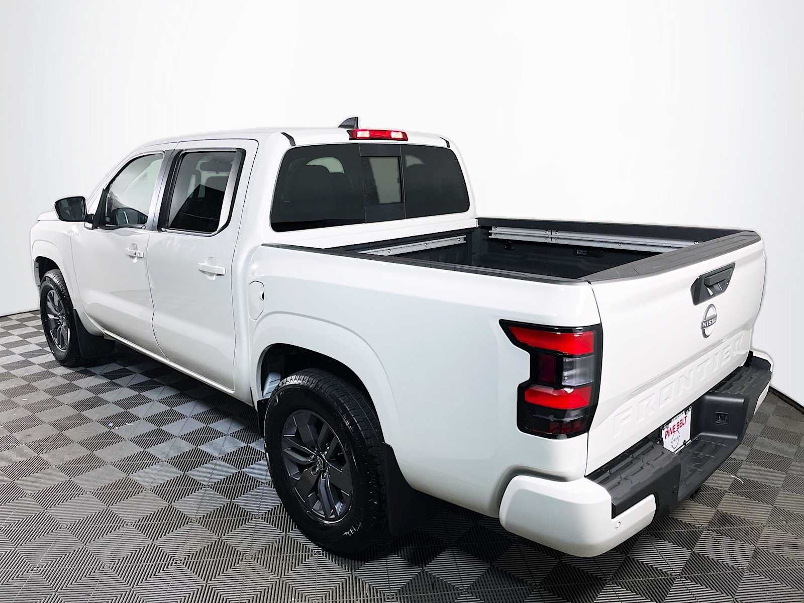 2025 Nissan Frontier SV photo 5