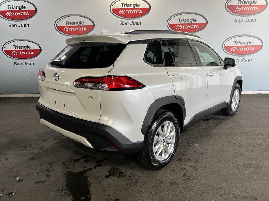 2025 Toyota Corolla Cross LE photo 3