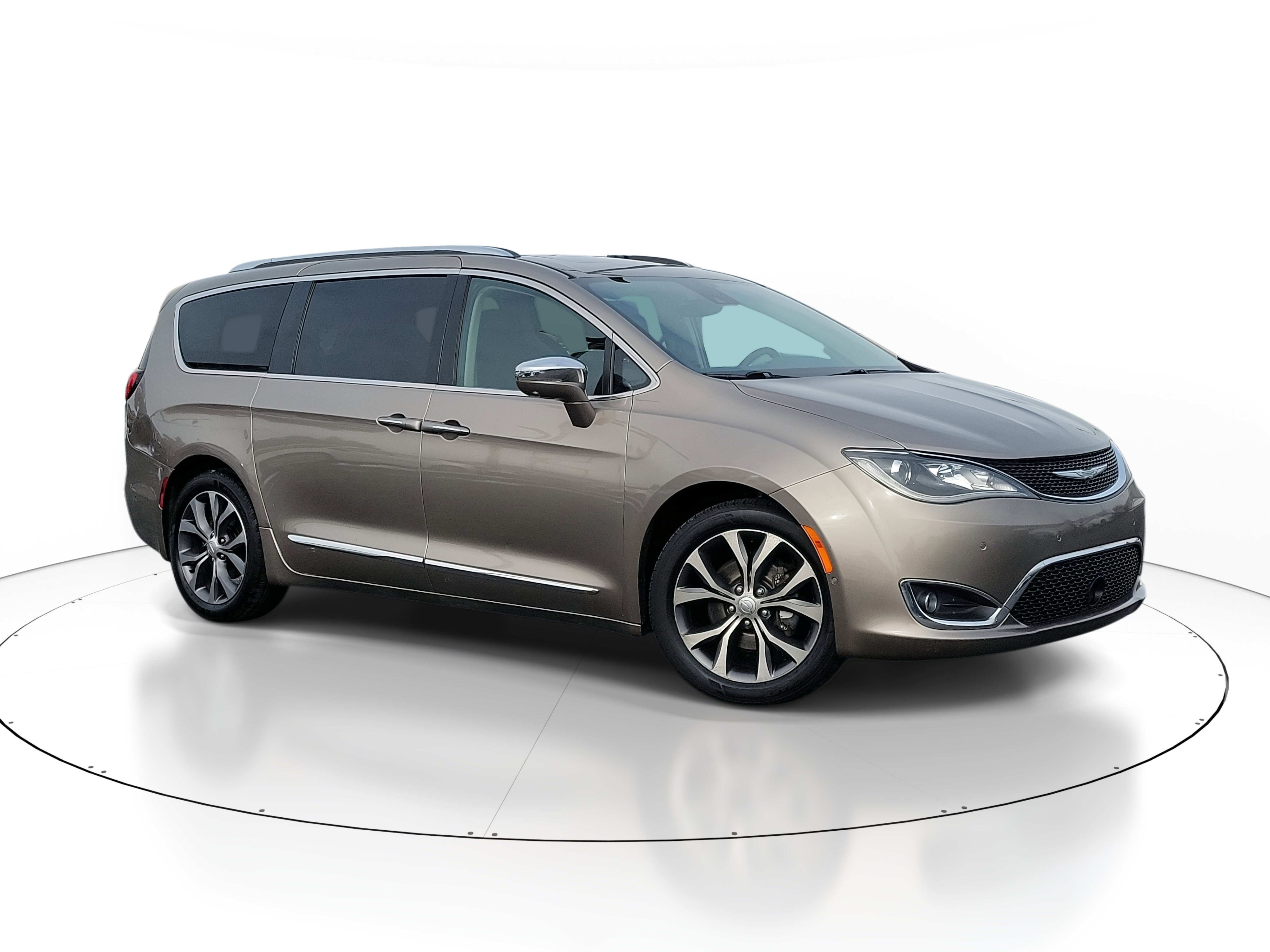 2018 Chrysler Pacifica Limited's photo