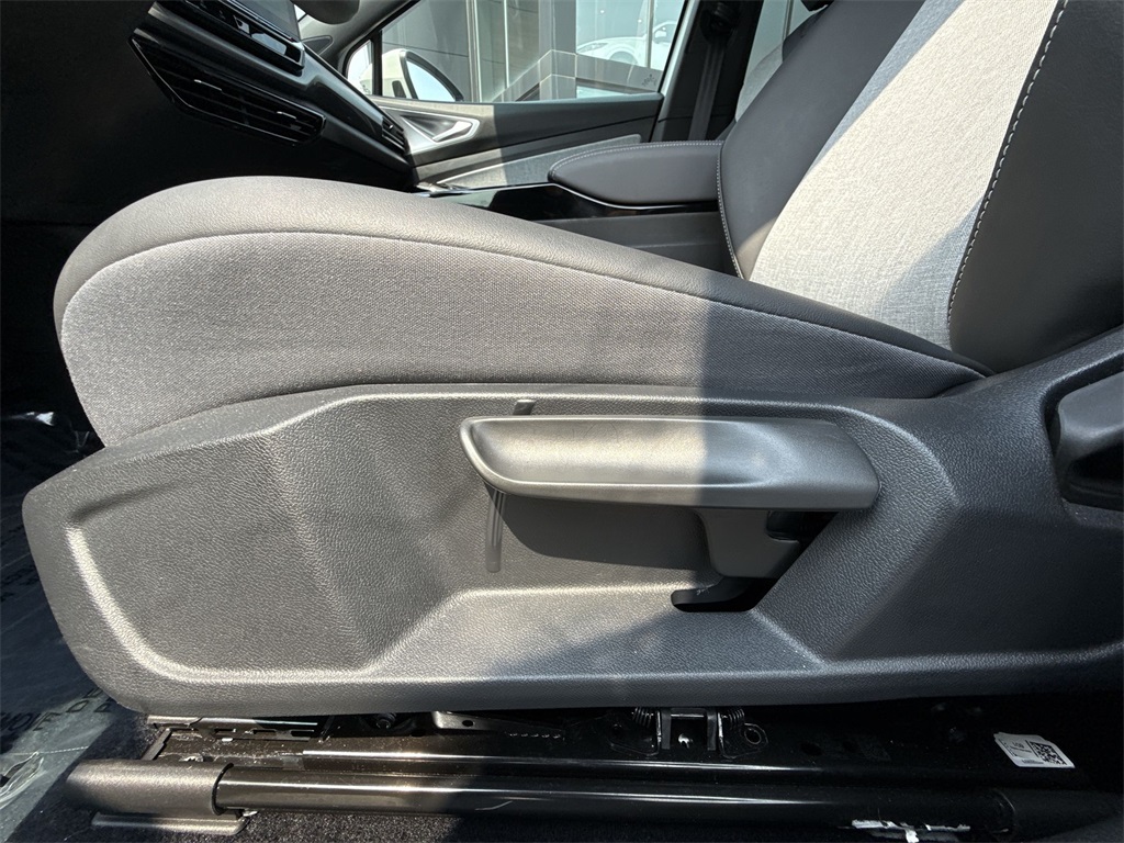 2023 Volkswagen ID.4 Pro photo 11
