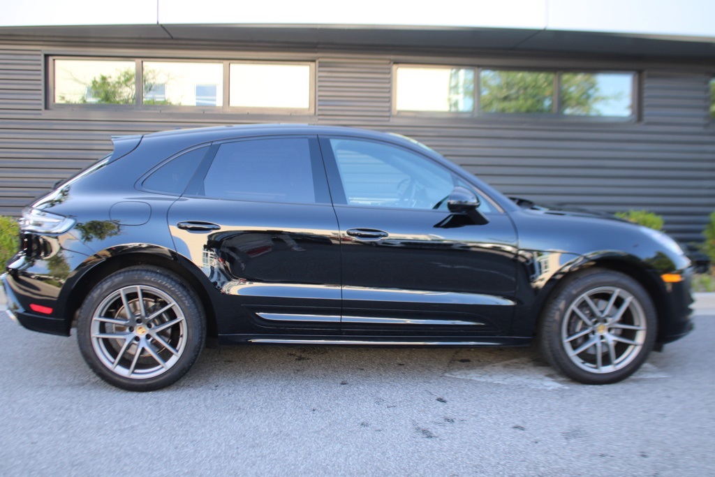 2025 Porsche Macan T photo 8
