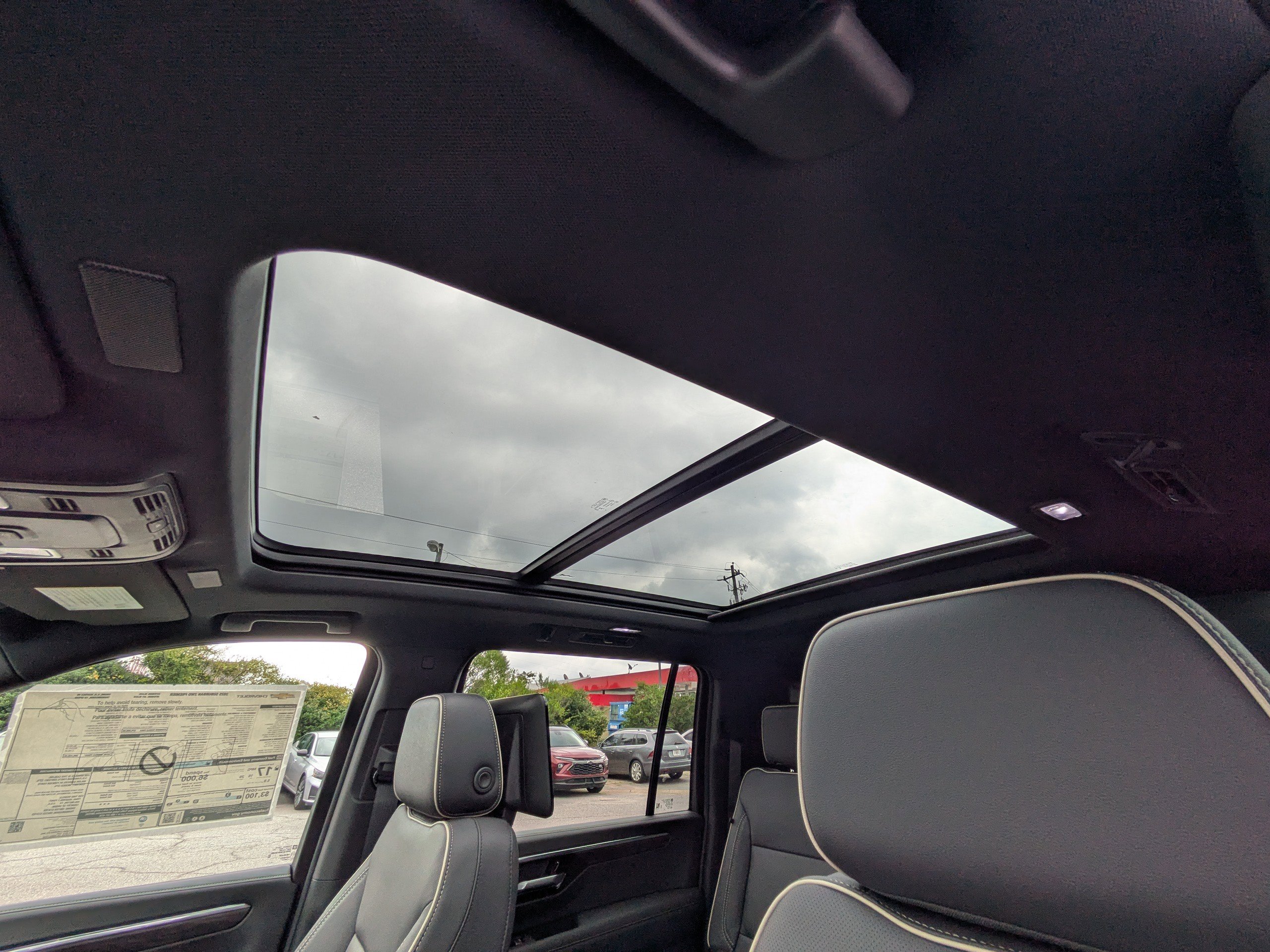 2025 Chevrolet Suburban Premier photo 19