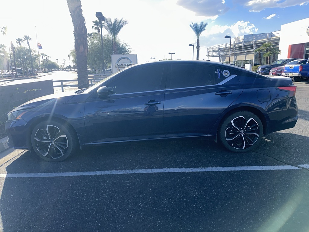 2023 Nissan Altima 2.5 SR photo 2
