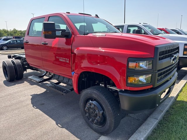 2024 Chevrolet Silverado 4500HD LT photo 3