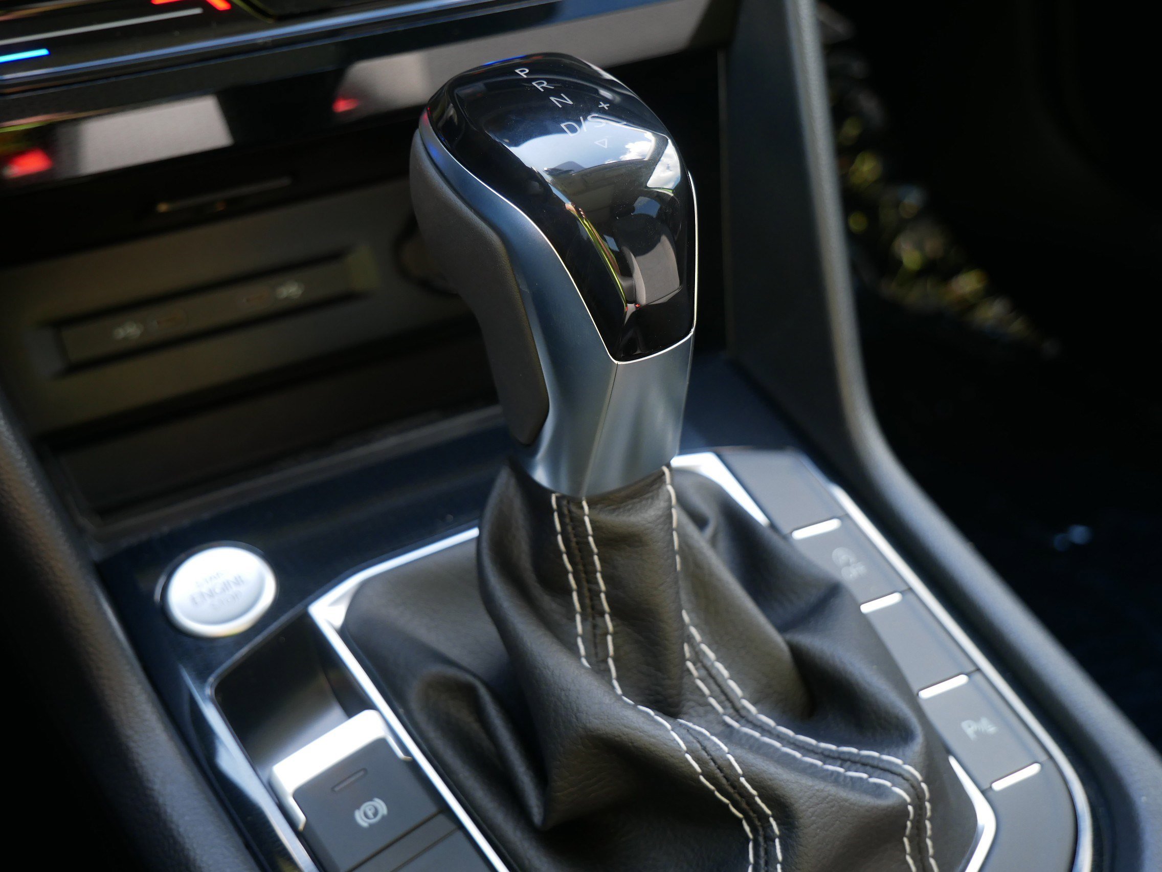 2025 Volkswagen Taos SE photo 10