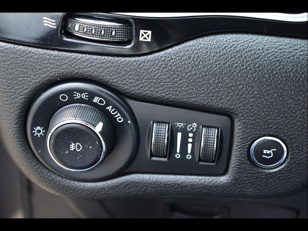 2023 Jeep Cherokee Altitude Lux photo 21
