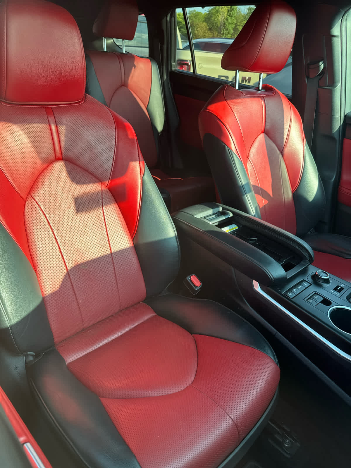 2022 Toyota Highlander XSE photo 2