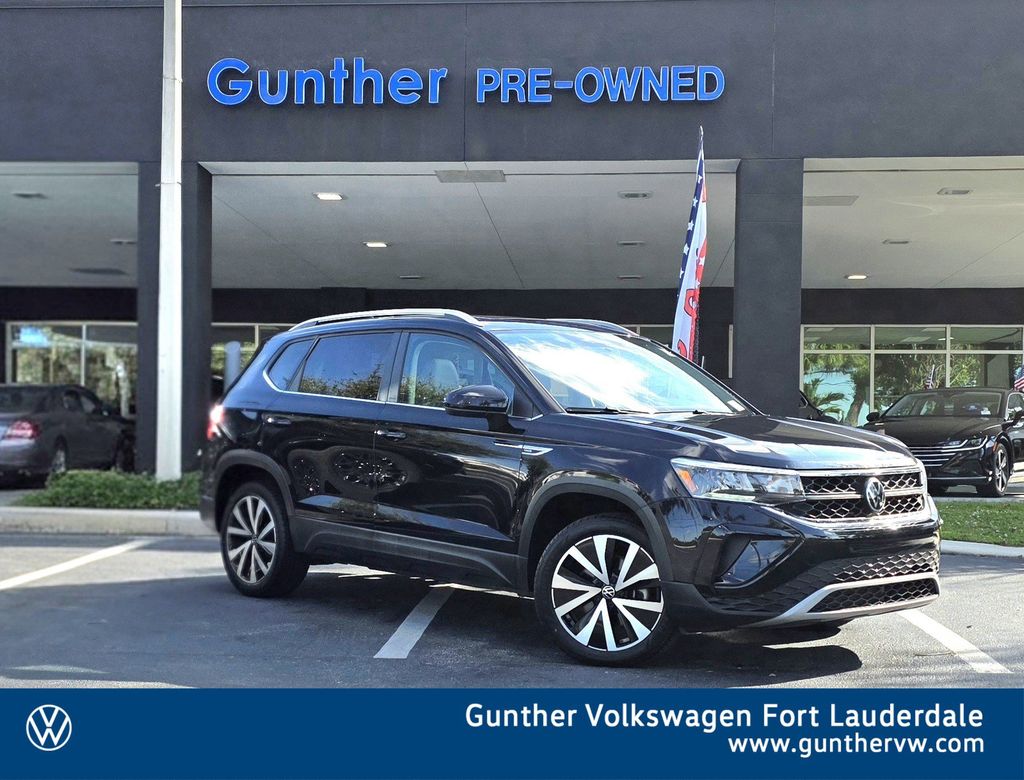 2022 Volkswagen Taos SE's photo