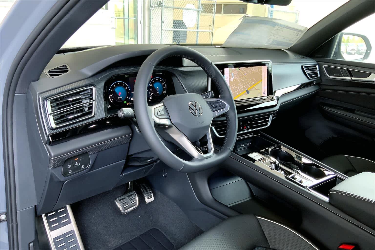 2025 Volkswagen Atlas Cross Sport SEL Premium R-Line photo 5