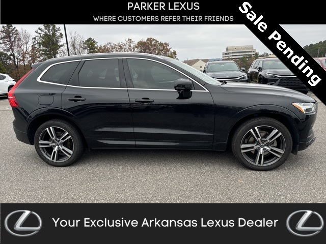 2020 Volvo XC60 Momentum's photo